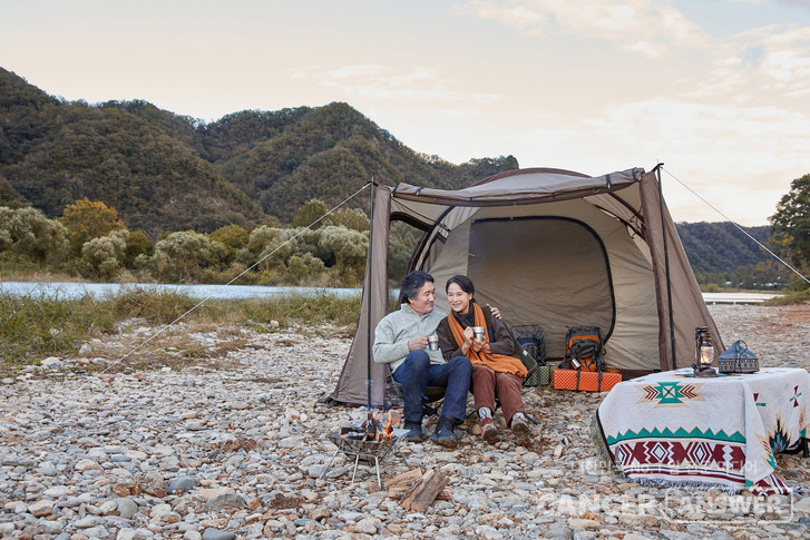 부부는 익숙함과 동시에 친밀함을 느끼는 관계여야 합니다. 익숙하기만 한 부부는 권태로 가는 지름길일 뿐입니다./게티이미지뱅크