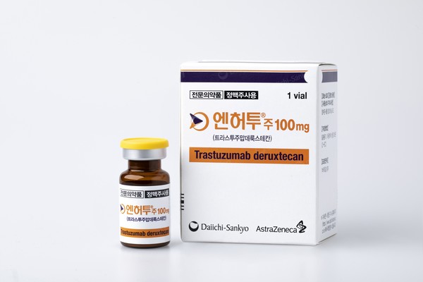 4월부터 유방암, 위암에 효과를 보이는 것으로 알려진 신약 엔허투로 치료를 받을 때 보험 급여 적용을 받아 환자 부담금이 크게  낮아질 것으로 보인다.