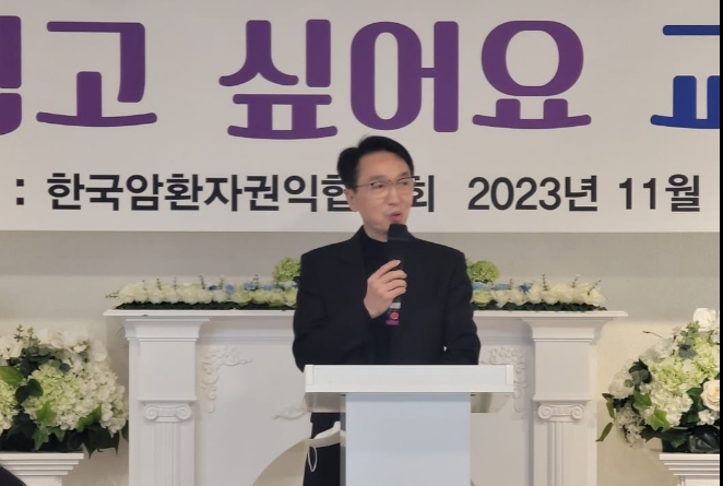 김성주 한국중증질환연합회 대표는 17일 인터뷰에서 의사 파업, 휴진과 관련해 “국민의 생명과 건강이 왔다갔다하는 현안에 대해 왜 정치권이 전부 입을 다물고 있는지 이해할 수 없다”고 비판했다./김성주 대표 페이스북 캡처