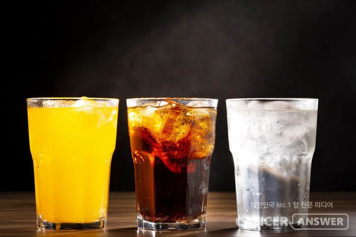 가공식품의 단맛을 내기 위해 첨가하는 액상과당이 암세포 성장에 어떻게 영향을 미치는지를 밝혀낸 해외 연구 결과가 나왔다. 액상과당은 몸 안에서 지질로 바뀌며, 지질은 세포막의 구성요소로 암 세포 성장에 영향을 끼친다는 것이다./게티이미지뱅크