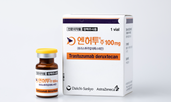 미국식품의약국(FDA)이 ADC(항체-약물접합체) 항암제 엔허투(성분명 트라스투주맙데룩스테칸)를 ‘HER2 저발현 또는 HER2 초저발현 유방암’ 치료제로 추가 승인했다. 이로써 엔허투는 미국에서 유방암, 위암, 비소세포폐암과 모든 HER2(인간 표피 성장인자 수용체2) 양성 고형암까지 적응증(치료에 쓸 수 있는 암 유형)을 7개로 늘렸다.
