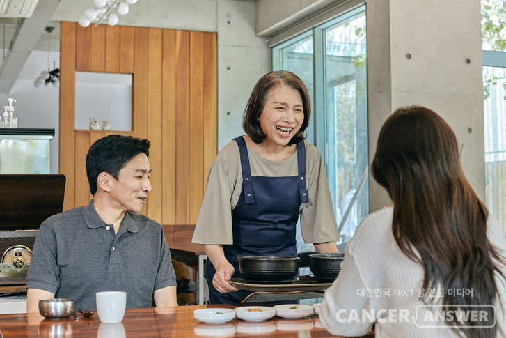 암 생존율이 높아지면서 이제는 암 환자들의 '치료 이후 삶'이 중요한 문제로 떠오르고 있다./게티이미지뱅크