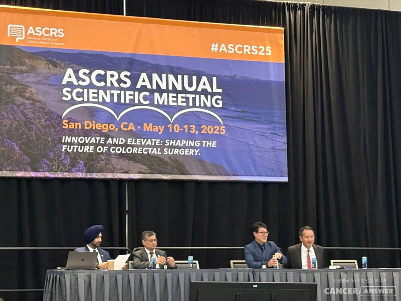 미국대장항문학회에 참석한 이가톨릭대학교 서울성모병원 대장항문외과 이윤석 교수(오른쪽 두번째)./서울성모병원 제공