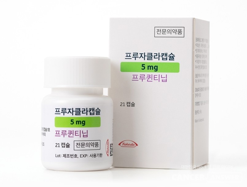 한국다케다제약은 자사의 전이성 대장암 치료제 프루자클라(성분명: 프루퀸티닙)를 16일 국내에 공식 출시했다고 밝혔다. 프루자클라는 혈관내피성장인자 수용체(VEGFR)-1,2,3을 선택적으로 억제하는 최초의 전이성 대장암 신약으로, 기존 치료 옵션이 제한적이었던 4차 이상의 후기 항암 환자들에게 새로운 치료 가능성을 제시한다./한국다케다제약 제공