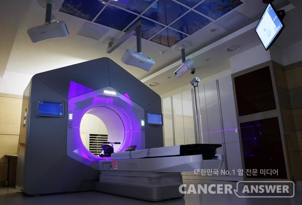 고려대학교 안암병원이 방사선 치료기 HALCYON 2.0(헬시온 2.0)에 표면유도 방사선 치료(SGRT) 기술인 C-Rad(씨래드) 모듈을 추가 탑재하며, 정밀성과 안전성을 획기적으로 강화한 방사선 치료 시스템을 구축했다./고려대안암병원 제공