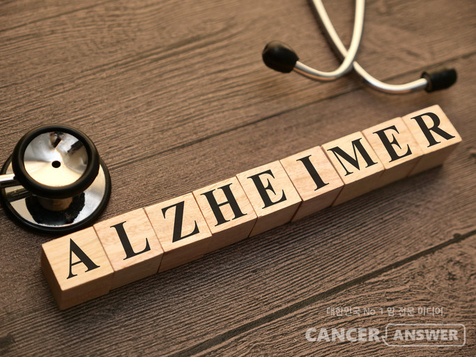 뇌 속 리튬 농도의 감소가 알츠하이머병(치매)의 초기 병리와 밀접하게 관련돼 있으며, 저용량 리튬 보충이 동물모델에서 병리 변화를 되돌리고 기억력을 회복시킬 수 있다는 결과가 제시됐다./게티이미지뱅크