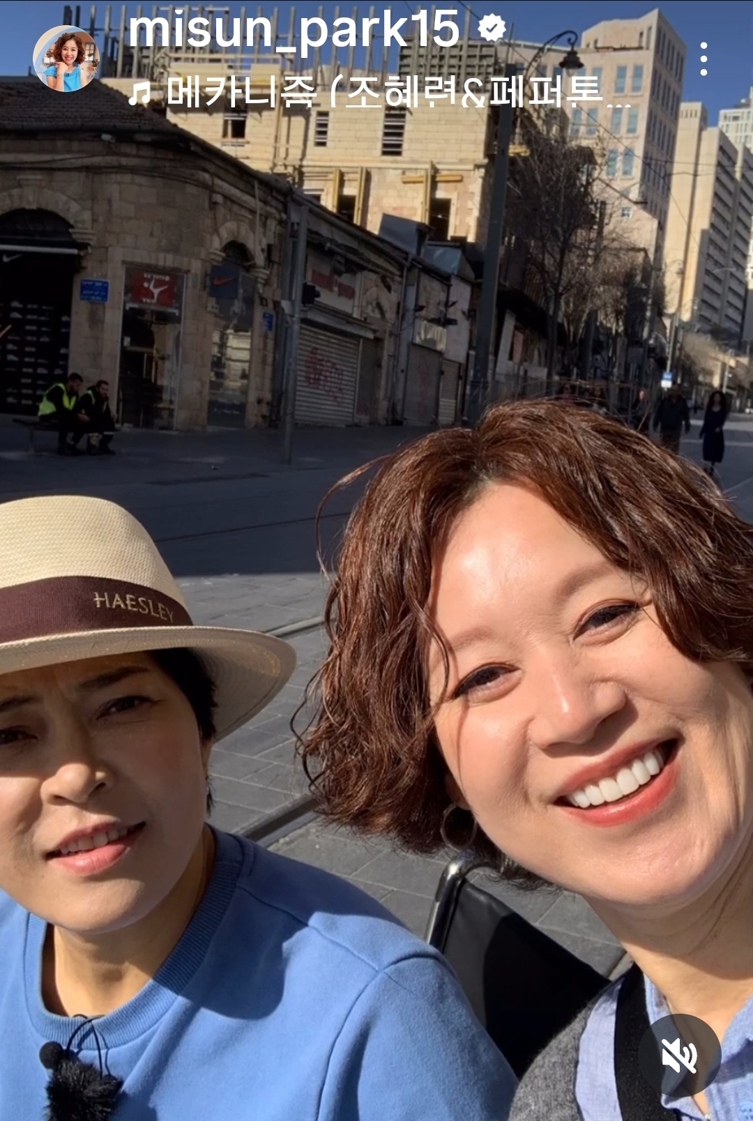 유방암 초기 진단을 받고 치료 중인 것으로 알려진 방송인 박미선 씨와 동료 조혜련 씨./박미선 씨 인스타그램 캡처 