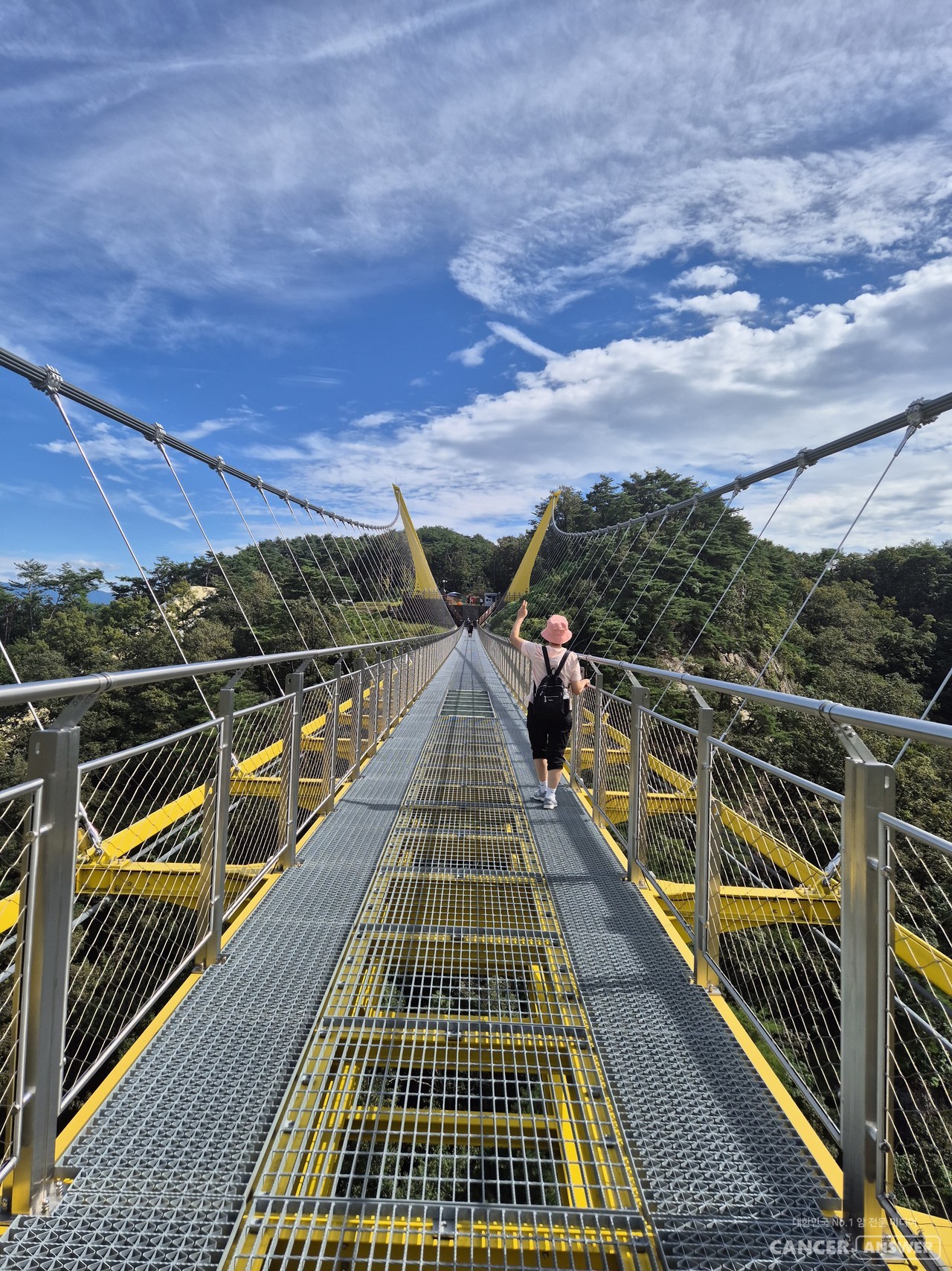 엄마와 원주 소금산에 다녀왔습니다. 출렁다리를 걸으며 여러가지 생각을 했습니다.